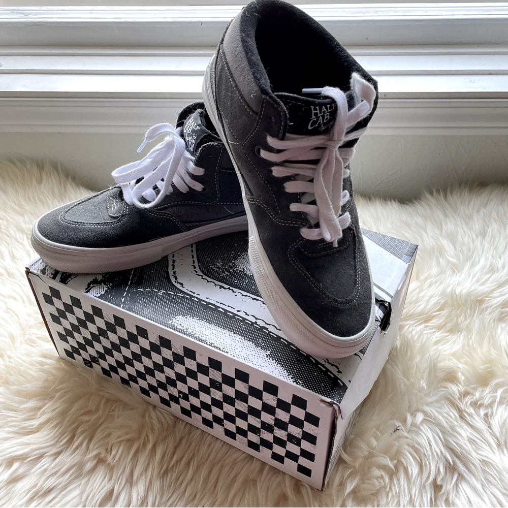 VANS Half Cab Skate Shoes Men 8 Grey White Mid Top Classic Sneaker Runner - Picture 2 of 10